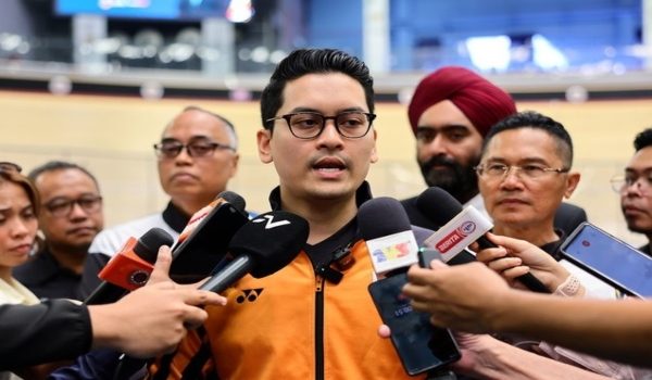 Menteri Belia dan Sukan Mohammed Taufiq Johari bercakap kepada media selepas mengadakan lawatan di Velodrom Nasional Nilai hari ini/Foto BERNAMA