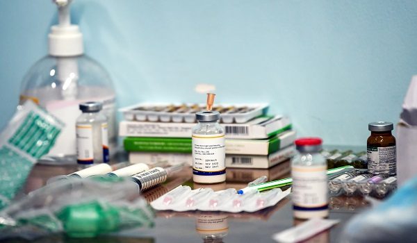 PHNOM PENH, 21 Sept -- Barangan keperluan seperti ubat-ubatan disusun rapi serta alat perubatan dibersihkan dan dinyah kuman sebelum digunakan pada program khatan anjuran Pertubuhan Bantuan Kemanusiaan dan Perubatan Malaysia (MedicAid) di pekarangan Masjid Istiqbal Al’Azim, Kampung Takmo di sini.

Aktiviti berkhatan secara percuma ini adalah antara program dalam misi perubatan dan kemanusiaan ‘Santunan Cambodia’ yang berlangsung pada 29 Ogos hingga 3 September lepas dengan melibatkan 200 kanak-kanak lelaki berusia lingkungan tujuh hingga 15 tahun.

-- fotoBERNAMA (2023) HAK CIPTA TERPELIHARA