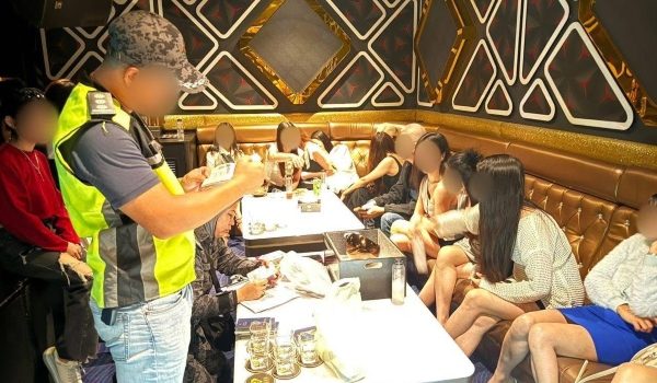 33 wanita warga China, Vietnam dan Filipina ditahan di sebuah pusat hiburan di Miri malam tadi/Foto Facebook JIM