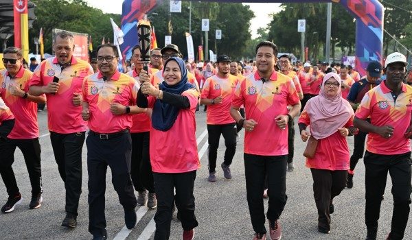 Jelajah Larian Obor SUKMA 2026 dimulakan di Dataran Kemerdekaan Shah Alam. - Foto Majlis Sukan Negeri Selangor