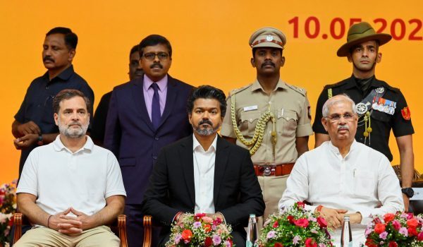 C. Joseph Vijay mengangkat sumpah sebagai Ketua Menteri Tamil Nadu di Chennai, India/Foto REUTERS