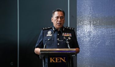 KUALA LUMPUR, 10 Jun -- Pengarah JSJK Bukit Aman Datuk Rusdi Mohd Isa menyampaikan ucapan pada Majlis Penghargaan Wira Bank #JanganKenaScam 2026 di Menara KEN Taman Tun Dr Ismail hari ini.

-- fotoBERNAMA (2026) HAK CIPTA TERPELIHARA
