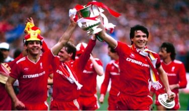 Alan Hansen (kanan) ketika zaman kegemilangannya bersama Liverpool