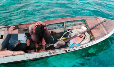 Antara suspek yang ditahan dipercayai melakukan aktiviti menangkap ikan menggunakan bahan letupan di selatan Pulau Kun Kun di sini semalam.