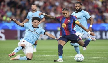 Aksi Raphinha ketika menjaringkan gol / AFP