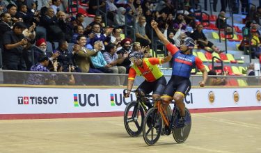 NILAI, 10 Jun -- Pelumba berbasikal trek negara yang turut mewakili negeri Johor Muhammad Shah Firdaus Sharom meraikan kejayaan selepas beraksi pada acara akhir Keirin Elit Lelaki sempena Kejohanan Berbasikal Trek Kebangsaan di Velodrom Nasional hari ini.

--fotoBERNAMA (2026) HAK CIPTA TERPELIHARA