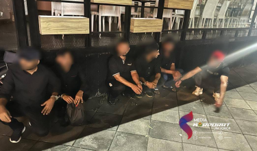 Antara PATI yang ditahan dalam operasi di premis makanan sekitar Johor Bahru / Facebook Jabatan Imigresen Malaysia Negeri Johor