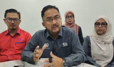 Yang Dipertua PKMMNK, Datuk Mohammad Fauzee Mohamad (tengah)