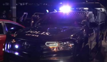Kereta polis berada di lokasi kejadian di Kampung Sungai Penchala