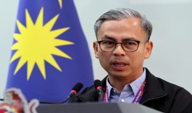 BANGI, 11 Jan -- Menteri Komunikasi yang juga Jurucakap Kerajaan Datuk Fahmi Fadzil ketika mengadakan sidang media selepas Sesi Pemukiman Kerajaan Perpaduan di Pusat Latihan Kumpulan Wang Simpanan Pekerja (KWSP), Persiaran KWSP, hari ini.

-- fotoBERNAMA (2026) HAK CIPTA TERPELIHARA