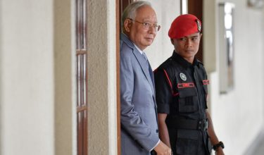 Bekas Perdana Menteri Datuk Seri Najib Tun Razak (kiri)/Foto arkib BERNAMA