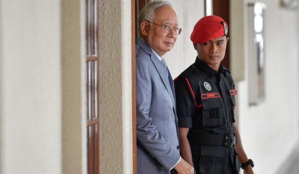 Bekas Perdana Menteri Datuk Seri Najib Tun Razak (kiri)/Foto arkib BERNAMA