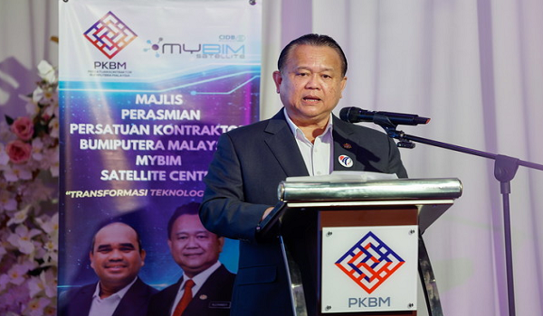 Menteri Kerja Raya Datuk Seri Alexander Nanta Linggi/BERNAMA