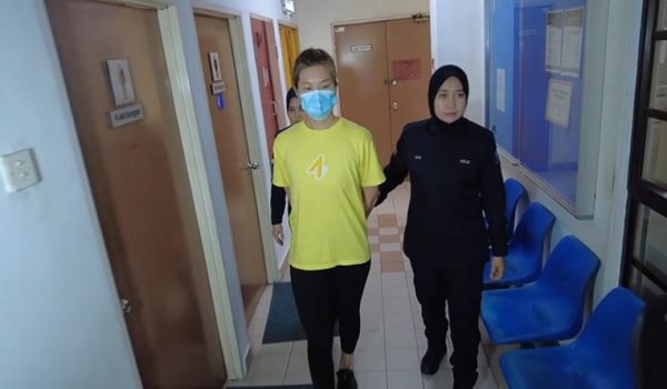 Tertuduh mengaku tidak bersalah atas tuduhan mencederakan anaknya yang berusia 11 tahun.