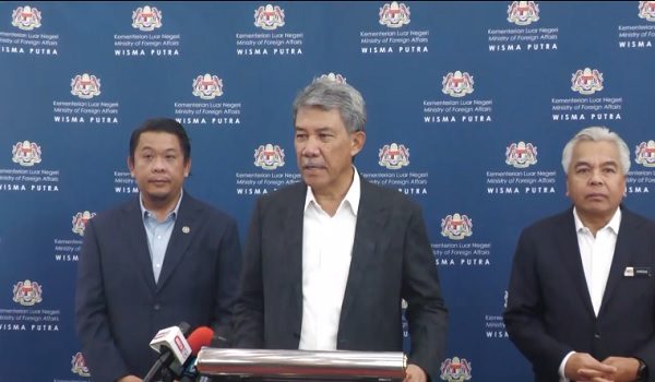 Menteri Luar, Datuk Seri Mohamad Hasan.