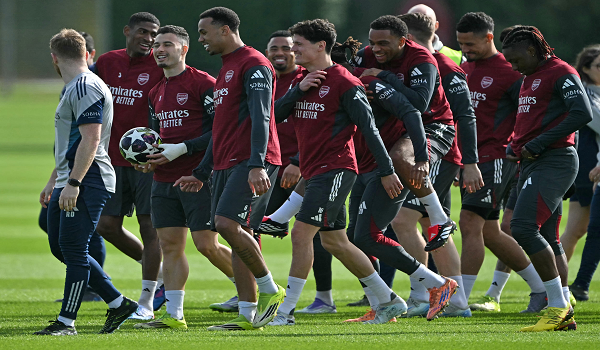 Pemain Arsenal menjalani latihan menjelang aksi menentang Bayer Leverkusen./AFP