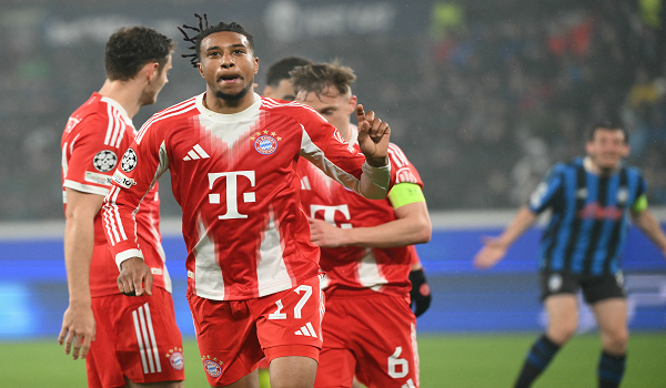 Pemain Bayern Munich, Michael Olise meraikan jaringan ketika menentang Atalanta dalam aksi pertama pusingan 16 terbaik Liga Juara-Juara Eropah di Bergamo, Itali./AFP