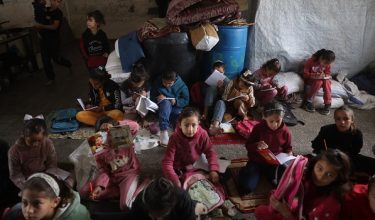 Murid berdepan kekurangan untuk mendapatkan akses pendidikan yang berkualiti/ Foto AFP