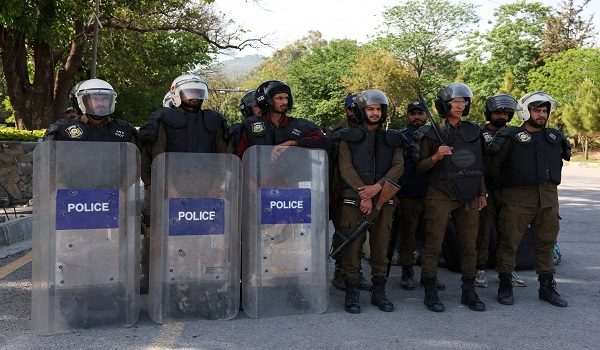 Police officers equipped with riot gear stand guard at D Chowk area, near the President's House, as Pakistan prepares to host the U.S. and Iran for peace talks, in Islamabad, Pakistan, April 10, 2026. REUTERS/Akhtar Soomro
