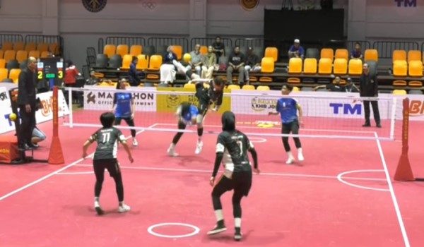 Suntikan semangat daripada kehadiran penyokong tempatan ternyata membuahkan hasil apabila Kuala Lumpur menutup set kedua dengan kemenangan 15-11.