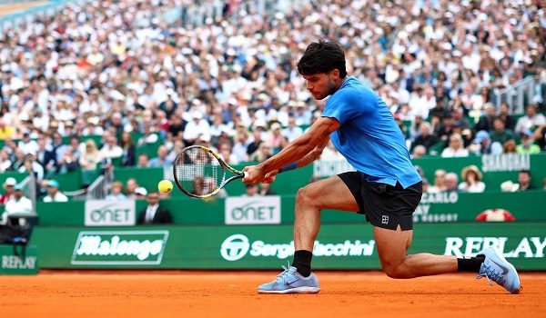 Tennis - ATP Masters 1000 - Monte Carlo Masters - Monte Carlo Country Club, Roquebrune-Cap-Martin, France - April 10, 2026 Spain's Carlos Alcaraz in action during his quarter final match against Kazakhstan's Alexander Bublik REUTERS/Manon Cruz