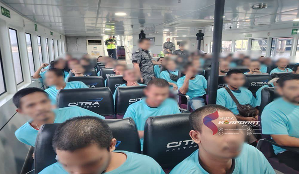 Mereka yang dihantar pulang turut disenarai hitam/ Foto Media Korporat JIM Johor