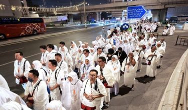 MAKKAH, 7 Mei -- Lebih 900 jemaah Malaysia yang baru tiba di Makkah bergerak ke Masjidil Haram bagi melakukan umrah wajib di sini, malam tadi.

Terdahulu, kumpulan jemaah dari KT041, KT051, dan KT056 itu bergerak dari Abraj Al Jinadiria ke Masjidil Haram pada 11 malam waktu tempatan (4 pagi Malaysia) dan selesai sekitar dua jam kemudian.

--fotoBERNAMA (2026) HAK CIPTA TERPELIHARA