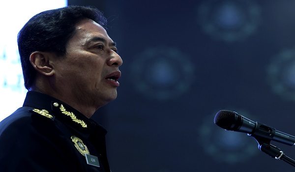 PUTRAJAYA, 2 April -- Ketua Pesuruhjaya Suruhanjaya Pencegahan Rasuah Malaysia (SPRM), Azam Baki, berucap pada Sesi Libat Urus Pasukan Petugas Khas Agensi-Agensi Penguatkuasaan Malaysia (MATF): Way Forward di Ibu Pejabat SPRM, Putrajaya, hari ini.

--fotoBERNAMA (2026) HAK CIPTA TERPELIHARA