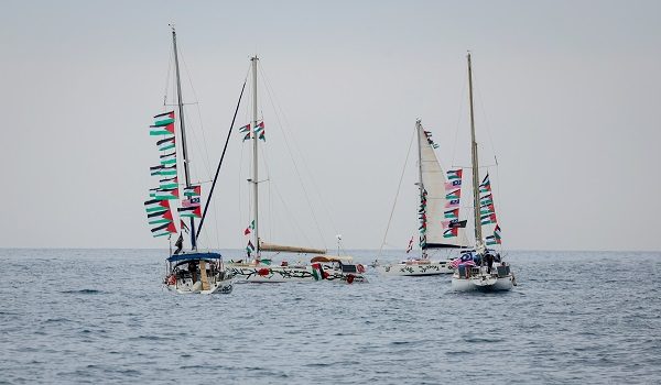BARCELONA, 13 April -- Para aktivis misi kemanusiaan Global Sumud Flotilla (GSF) 2.0 memulakan pelayaran mereka di Laut Mediterranean dari Pelabuhan Barcelona menuju ke Gaza semalam dengan ribuan penyokong dari pelbagai negara berhimpun di Moll de la Fusta.

Misi berkenaan yang bertujuan memecahkan kepungan Israel ke atas Gaza serta menyalurkan bantuan kemanusiaan kepada rakyat Palestin. Misi kali ini melibatkan lebih 80 kapal dan kira-kira 1,000 peserta dari seluruh dunia, menggabungkan usaha maritim dengan gerakan mobilisasi global di darat termasuk advokasi undang-undang serta kempen solidariti di pelbagai negara.

--fotoBERNAMA (2026) HAK CIPTA TERPELIHARA
