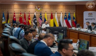 YAB Perdana Menteri, Dato' Seri Anwar Ibrahim mempengerusikan mesyuarat Majlis Sains Negara (MSN) Bil.1/2026 di Perdana Putra, Putrajaya. 11 Mei 2026. AMIR IRSYAD/Pejabat Perdana Menteri.

NO SALES; NO ARCHIVE; RESTRICTED TO EDITORIAL USE ONLY. NOTE TO EDITORS: This handout photos may only be used for editorial reporting purposes for the contemporaneous illustration of events, things or the people in the image or facts mentioned in the caption. Reuse of the pictures may require further permission. MANDATORY
