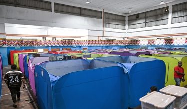 TELUK INTAN, 29 Nov -- Sebahagian mangsa banjir yang ditempatkan di Pusat Penempatan Sementara (PPS) Dewan Balai Polis Hilir Perak ketika tinjauan Bernama hari ini.

Seramai 174 mangsa melibatkan 52 keluarga yang ditempatkan di Dewan Balai Polis Hilir Perak, susulan banjir yang melanda negeri Perak.


--fotoBERNAMA (2025) HAK CIPTA TERPELIHARA