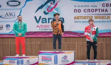 Gimnas negara, Ng Chun Chen (tengah) meraih emas acara melombol di FIG Artistic Gymnastics World Challenge Cup 2026. - Foto MSN