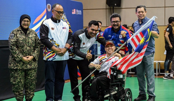 Ketua Pengarah Majlis Sukan Negara (MSN) Jefri Ngadirin (dua, kiri) dan Presiden Majlis Paralimpik Malaysia (MPM) Datuk Seri Megat D. Shahriman Zaharudin (dua, kanan)/ BERNAMA