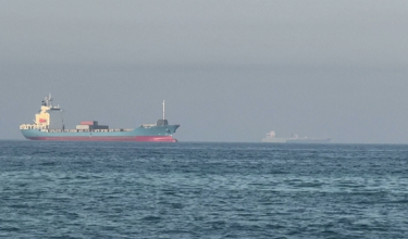 Dua kapal yang cuba melalui Selat Hormuz secara haram telah diserang