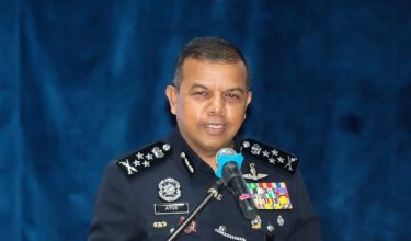 KUALA LUMPUR, 11 Jun -- Timbalan Ketua Polis Negara, Tan Sri Ayob Khan Mydin Pitchay berucap pada Program Lawatan Hospital sempena Hari Polis ke 219 di Tunku Ampuan Besar Tuanku Aishah Rohani Hospital, UKM hari ini. 

--fotoBERNAMA (2026) HAK CIPTA TERPELIHARA