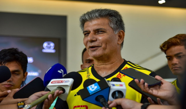 Ketua Jurulatih Hoki Lelaki Kebangsaan, Sarjit Singh bercakap kepada media ketika Majlis Memperkenalkan dan Penyerahan Kenderaan Rasmi Kejohanan Hoki di Bermaz Auto Berhad hari ini / BERNAMA
