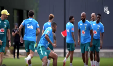 Pasukan Brazil menjalani sesi latihan menjelang aksi pembukaan menentang Maghribi / REUTERS