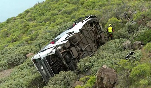 Emergency personnel work after a bus carrying British tourists crashed down a ravine on the Spanish island of La Gomera, April 10, 2026, in this screengrab taken from a handout video.    FORTA/Handout via REUTERS    THIS IMAGE HAS BEEN SUPPLIED BY A THIRD PARTY. NO RESALES. NO ARCHIVES. MANDATORY CREDIT. SPAIN OUT. NO COMMERCIAL OR EDITORIAL SALES IN SPAIN