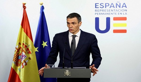 FILE PHOTO: FILE PHOTO: Spanish Prime Minister Pedro Sanchez speaks during a press conference after attending a special summit of European Union leaders to discuss transatlantic relations in Brussels, Belgium January 23, 2026. REUTERS/Yves Herman/File Photo
