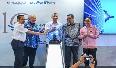 Menteri Pelaburan, Perdagangan dan Industri, Tengku Datuk Seri Zafrul Tengku Abdul Aziz melancarkan Sidang Kemuncak MyAERO 2026 dan sambutan ulang tahun ke-10 Perbadanan Industri Aeroangkasa Negara Malaysia (NAICO Malaysia). / Foto BERNAMA