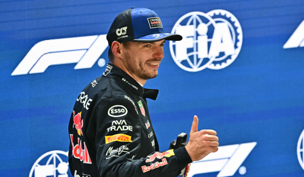 1110 LNR SKN F1 VERSTAPPEN WIN SPRINT