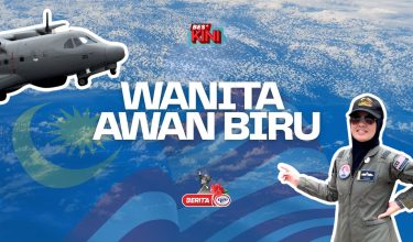 11925_WANITA-DI-LANGIT-BIRU