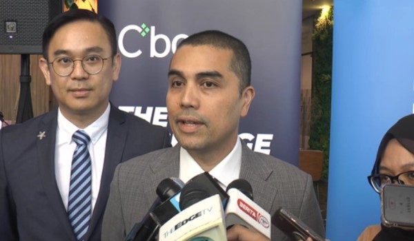 Ketua Pegawai Eksekutif Affin Hwang Investment Bank, Hanif Ghulam Mohammed