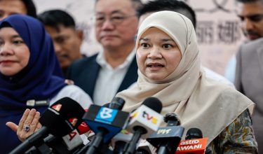 Menteri Pendidikan Fadhlina Sidek bercakap ketika sidang media pada Majlis Pembukaan Sekolah Jenis Kebangsaan (Cina) Regent Elmina hari ini/  Foto BERNAMA