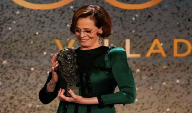 Aktres Sigourney Weaver menerima anugerah Antarabangsa Goya / Foto Reuters