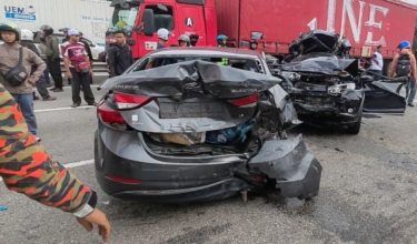 Trafik sesak 9 km kemalangan treler, tiga kenderaan libat 12 mangsa/Foto Bomba