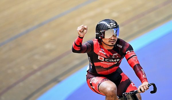 NILAI, 8 Jan -- Atlet basikal trek negara Datuk Mohd Azizulhasni Awang meraikan kemenangan dalam acara Keirin Elit Lelaki pada perlumbaan Siri Trek ASEAN Piala Presiden 1 di Velodrom Nasional Nilai, hari ini.

--fotoBERNAMA (2026) HAK CIPTA TERPELIHARA
