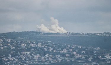 Asap berkepul-kepul kelihatan dari kawasan Tyre susulan letupan ketika operasi ketenteraan Israel di kampung Chamaa, selatan Lubnan pada 11 April 2026.