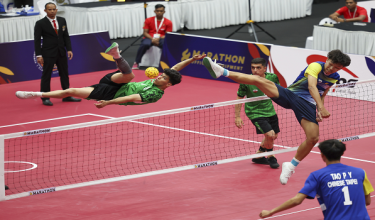 Aksi pemain Iran (jersi hijau) ketika menentang pasukan Taiwan pada Piala Dunia Sepak Takraw 2024 di Stadium Titiwangsa./foto BERNAMA