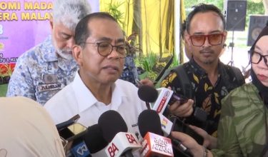 Menteri Pertahanan, Datuk Seri Mohamed Khaled Nordin